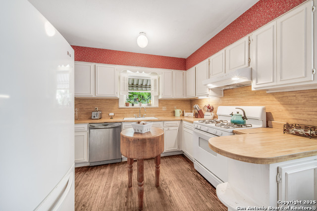 Image 10 of 30 For 205 Larkwood