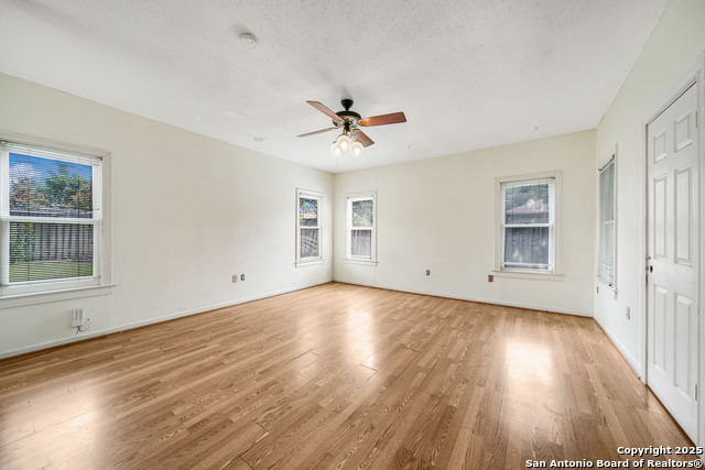 Image 17 of 30 For 205 Larkwood