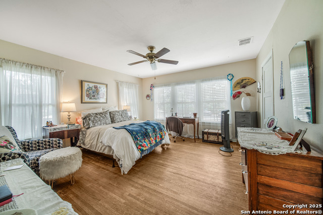 Image 22 of 30 For 205 Larkwood