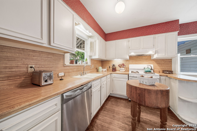 Image 9 of 30 For 205 Larkwood