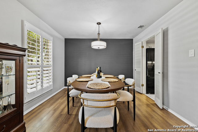 Image 3 of 23 For 19903 Encino Grove
