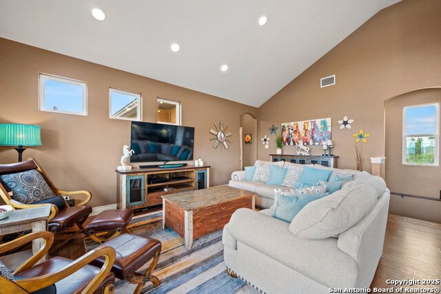 Listing photo id 2 for 617 Lake Island