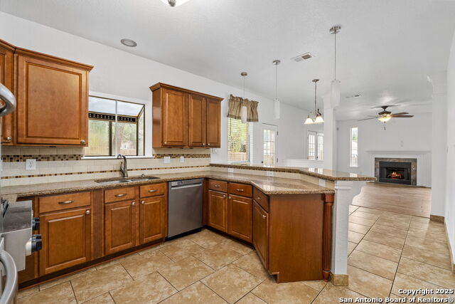Listing photo id 8 for 4110 Buffalo Bayou