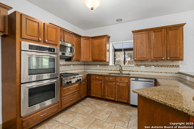 Listing photo id 9 for 4110 Buffalo Bayou