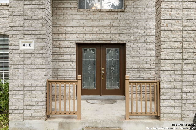 Listing photo id 1 for 4110 Buffalo Bayou