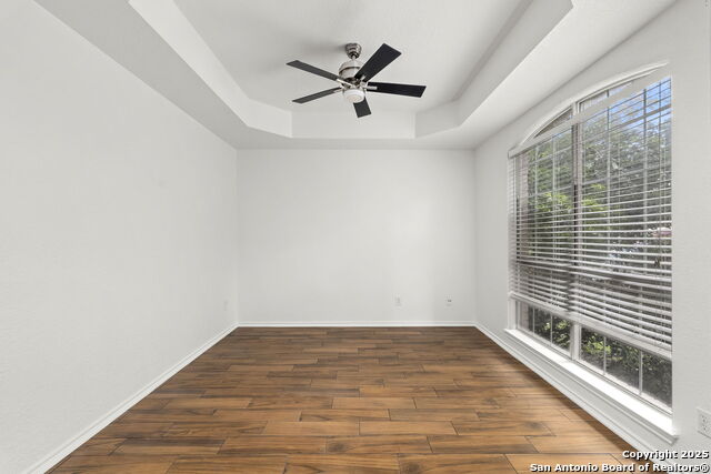 Listing photo id 5 for 4110 Buffalo Bayou