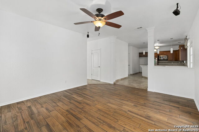 Listing photo id 6 for 4110 Buffalo Bayou
