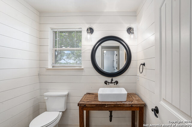 Image 17 of 39 For 2814 Comal Springs