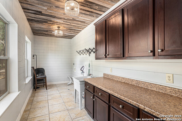 Image 18 of 39 For 2814 Comal Springs