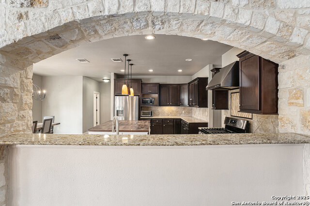 Image 9 of 39 For 2814 Comal Springs