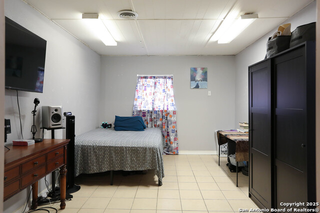 Image 10 of 32 For 246 Flintstone Ln