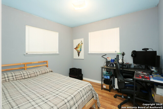 Image 15 of 32 For 246 Flintstone Ln