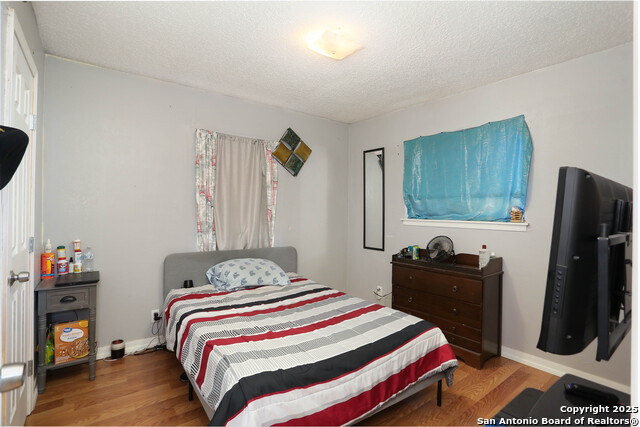 Image 17 of 32 For 246 Flintstone Ln