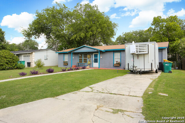 Image 2 of 32 For 246 Flintstone Ln