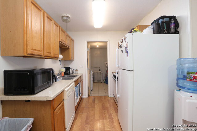 Image 8 of 32 For 246 Flintstone Ln