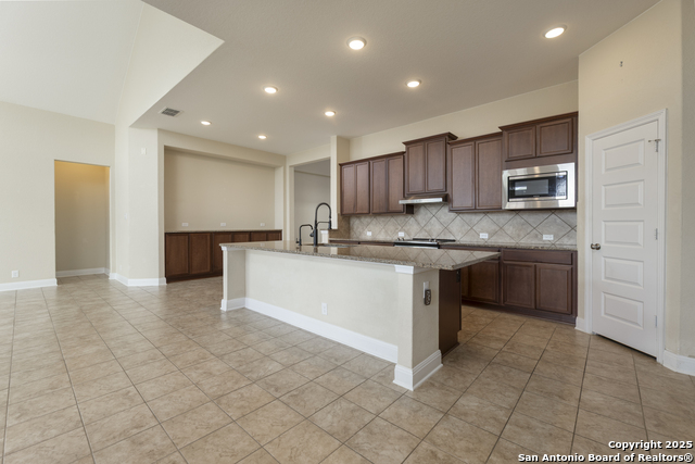 Listing photo id 2 for 3178 Daisy Meadow
