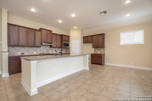 Listing photo id 4 for 3178 Daisy Meadow