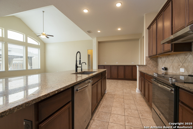 Listing photo id 5 for 3178 Daisy Meadow