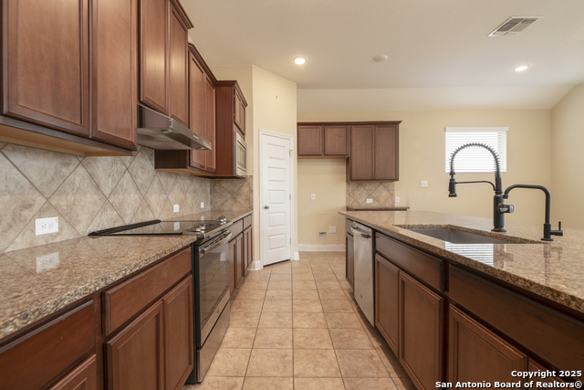 Listing photo id 7 for 3178 Daisy Meadow