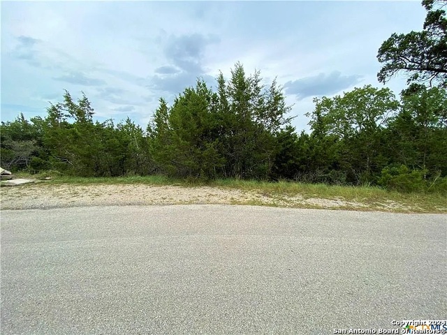 Listing photo id 18 for 01663 Larson Dr