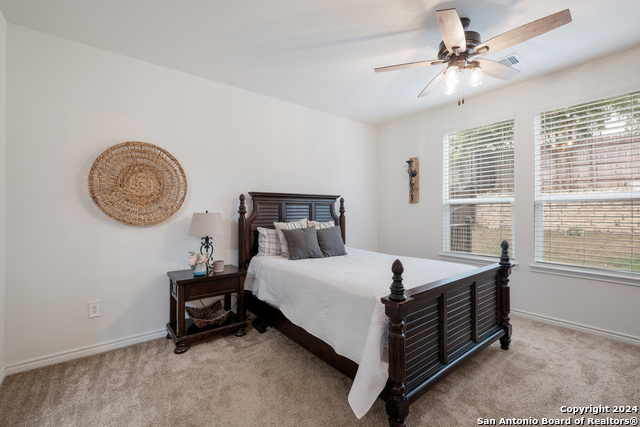 Listing photo id 10 for 627 Anthem Ln