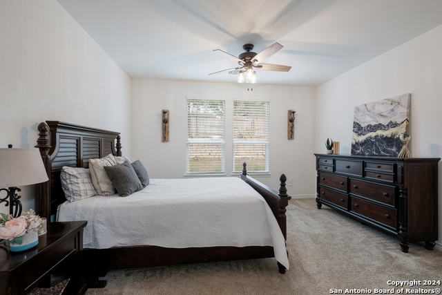Listing photo id 11 for 627 Anthem Ln