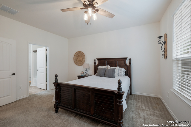 Listing photo id 12 for 627 Anthem Ln