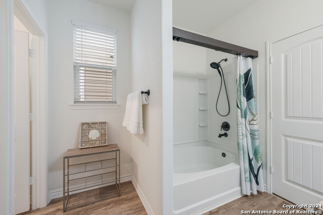 Listing photo id 14 for 627 Anthem Ln