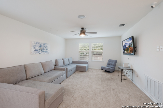 Listing photo id 17 for 627 Anthem Ln