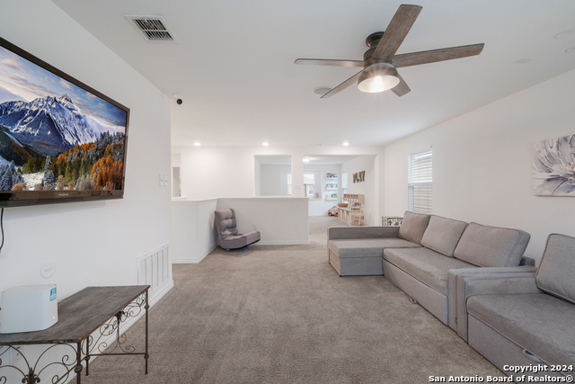Listing photo id 18 for 627 Anthem Ln