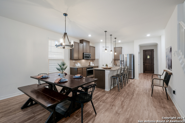 Listing photo id 6 for 627 Anthem Ln