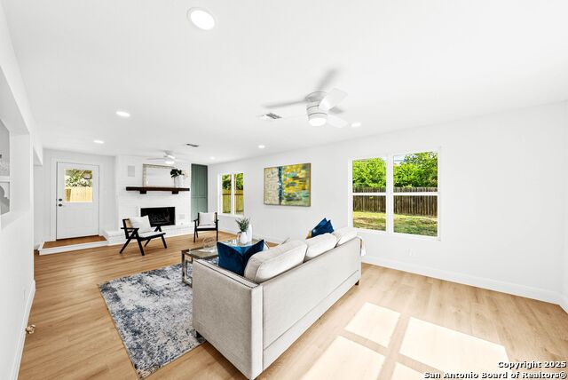 Image 14 of 43 For 331 Waxwood Lane