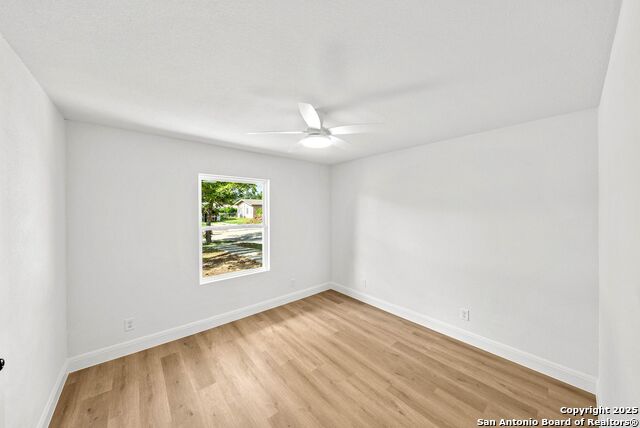 Image 28 of 43 For 331 Waxwood Lane