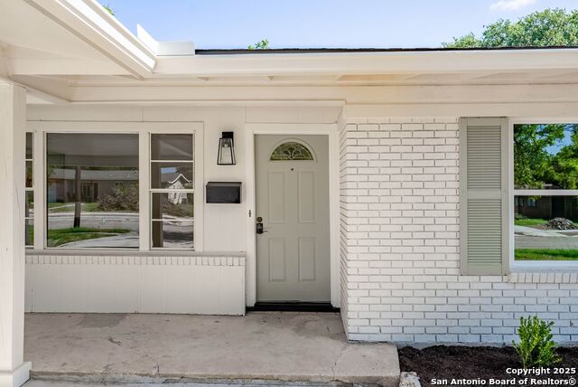 Image 4 of 43 For 331 Waxwood Lane