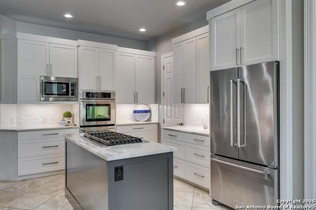 Listing photo id 13 for 710 Rio Springs
