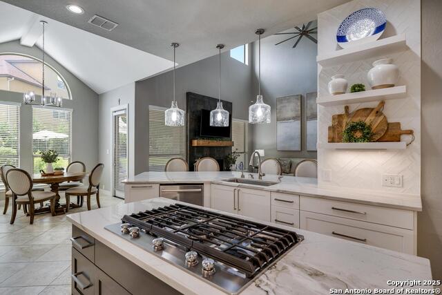 Listing photo id 15 for 710 Rio Springs