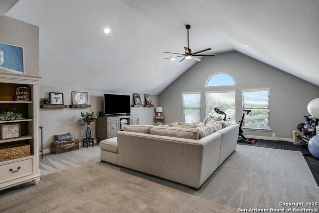 Listing photo id 31 for 710 Rio Springs