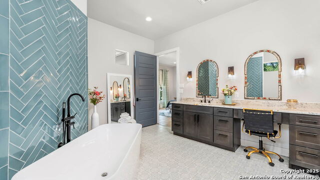 Listing photo id 11 for 924 Annabelle Ave.