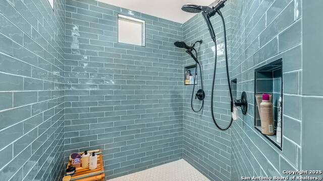 Listing photo id 12 for 924 Annabelle Ave.