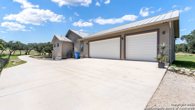 Listing photo id 22 for 924 Annabelle Ave.