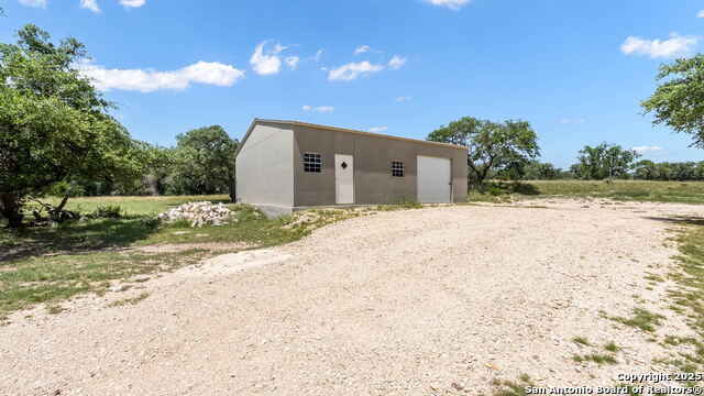 Listing photo id 23 for 924 Annabelle Ave.