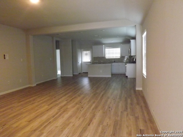 Listing photo id 8 for 3618 Manoway Bay