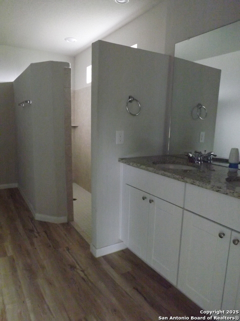 Listing photo id 12 for 3618 Manoway Bay