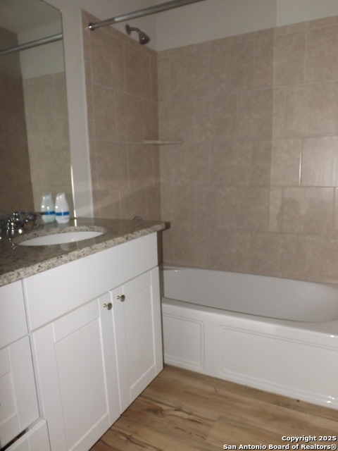 Listing photo id 17 for 3618 Manoway Bay