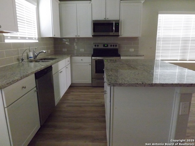 Listing photo id 0 for 3618 Manoway Bay