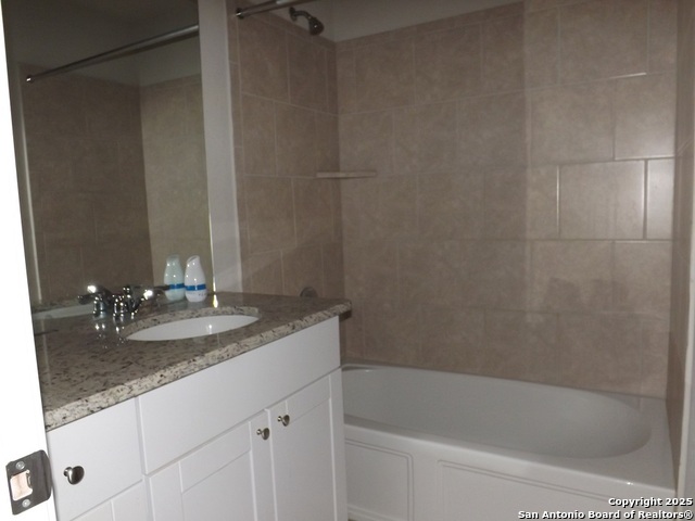 Listing photo id 6 for 3618 Manoway Bay