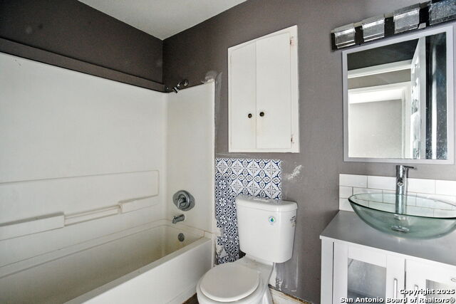 Image 19 of 20 For 6815 Spring Lark