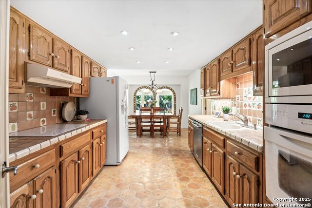 Listing photo id 17 for 2719 Whisper Dove