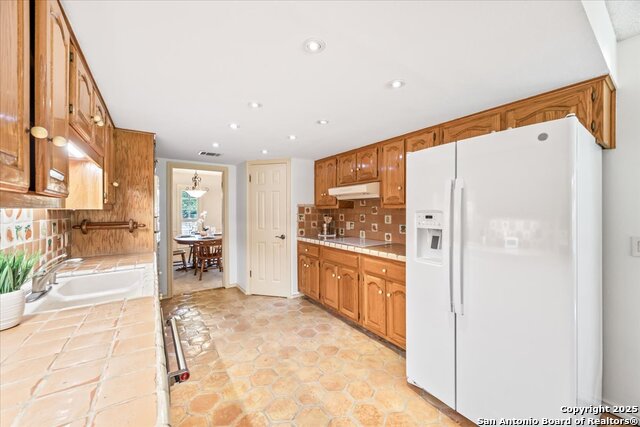 Listing photo id 18 for 2719 Whisper Dove