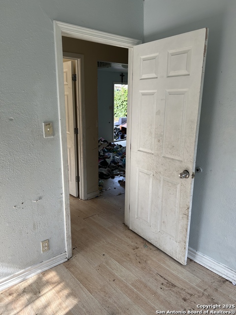 Listing photo id 9 for 1825 Hermosa W